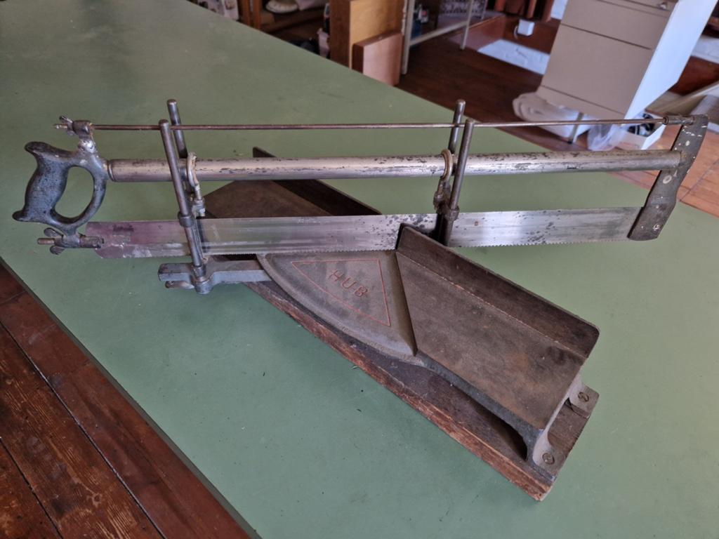 Vintage HUB verstekzaag met zaag, Ophalen