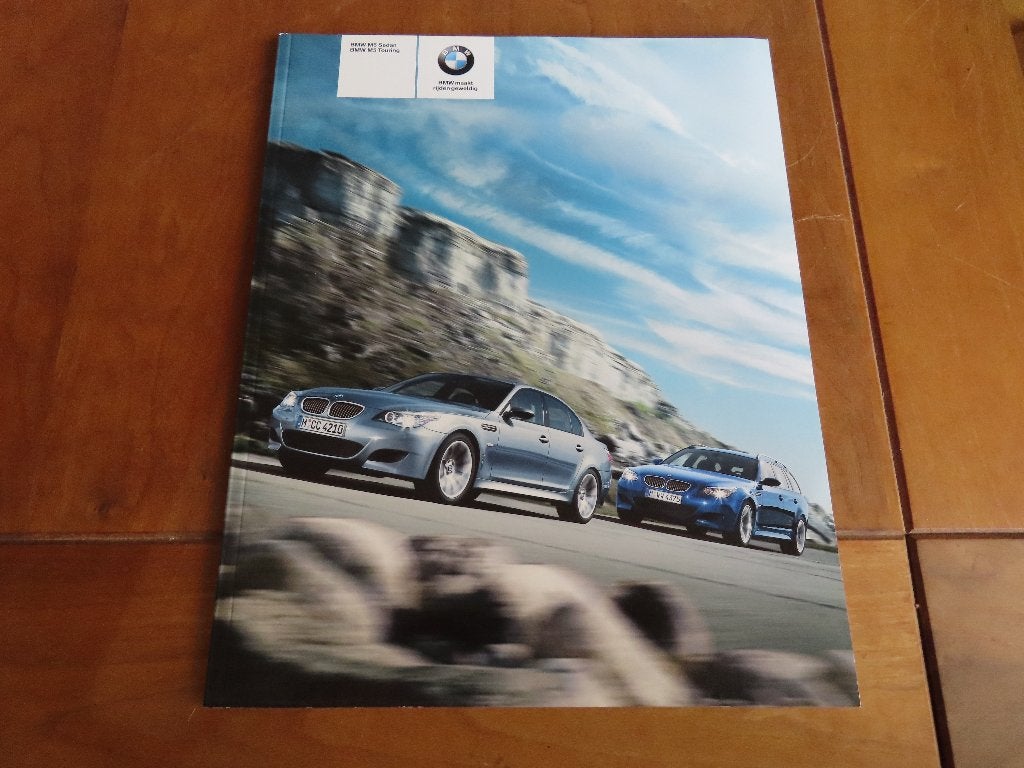 Folder BMW M5 sedan, BMW M5 Touring 2008, 60 blz, Ophalen of Verzenden, Zo goed als nieuw, BMW, BMW