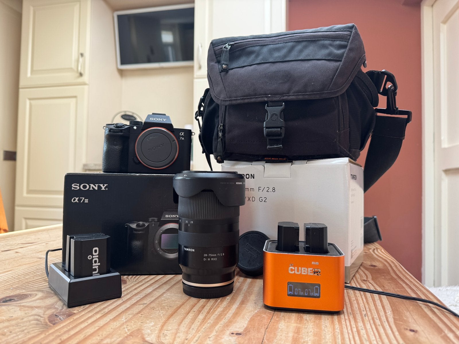 Sony A7III + Tamron 28-75mm F/2.8 Di III RXD lens + Tas, Sony E-mount, Autofocus, Ophalen of Verzenden, Zo goed als nieuw