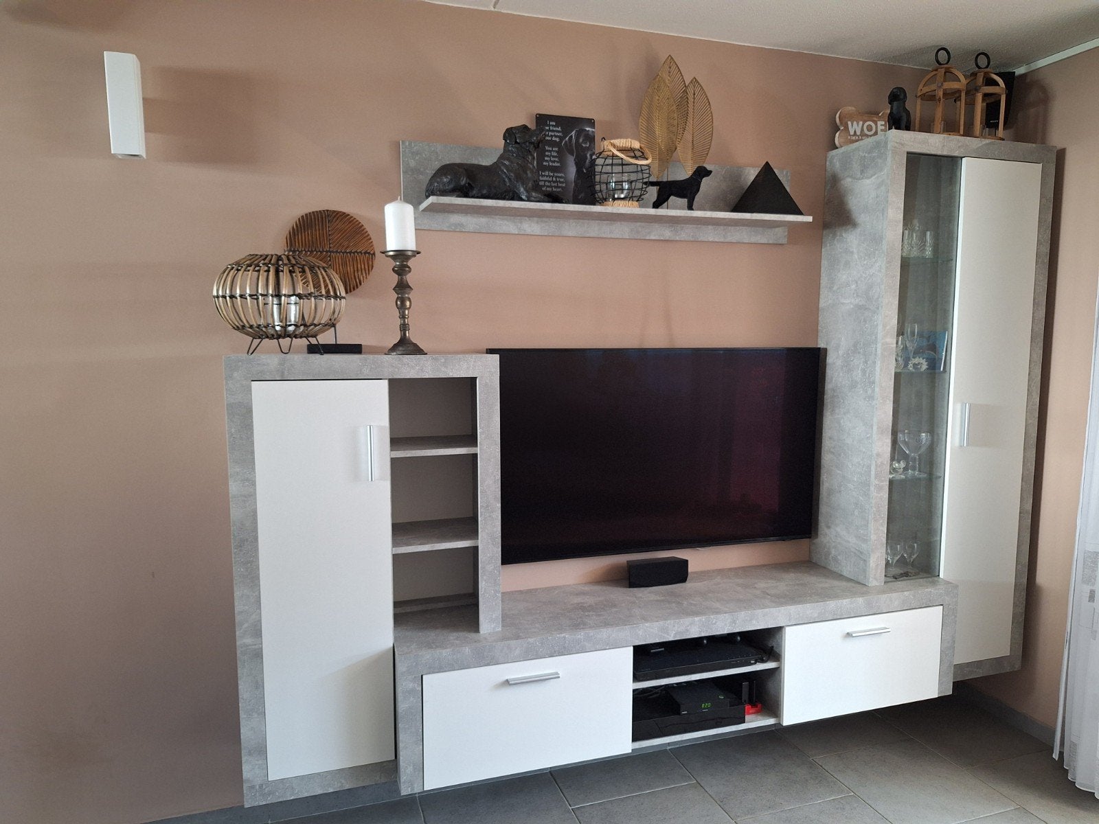 mooi hangend tv meubel, Ophalen