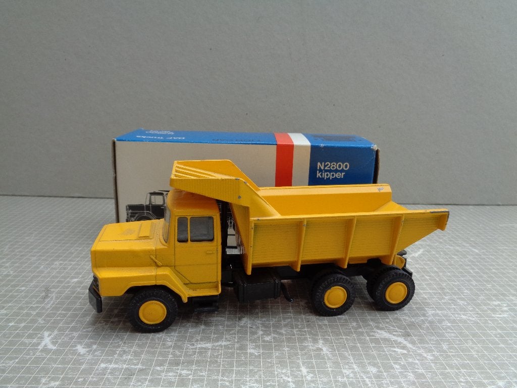 lion daf n 2800 kipper in doos, Ophalen of Verzenden, Zo goed als nieuw, Bus of Vrachtwagen, Lion Toys