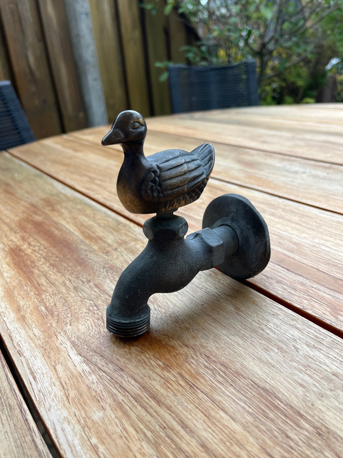 Decoratieve buitenkraan met eend-handvat, Ophalen