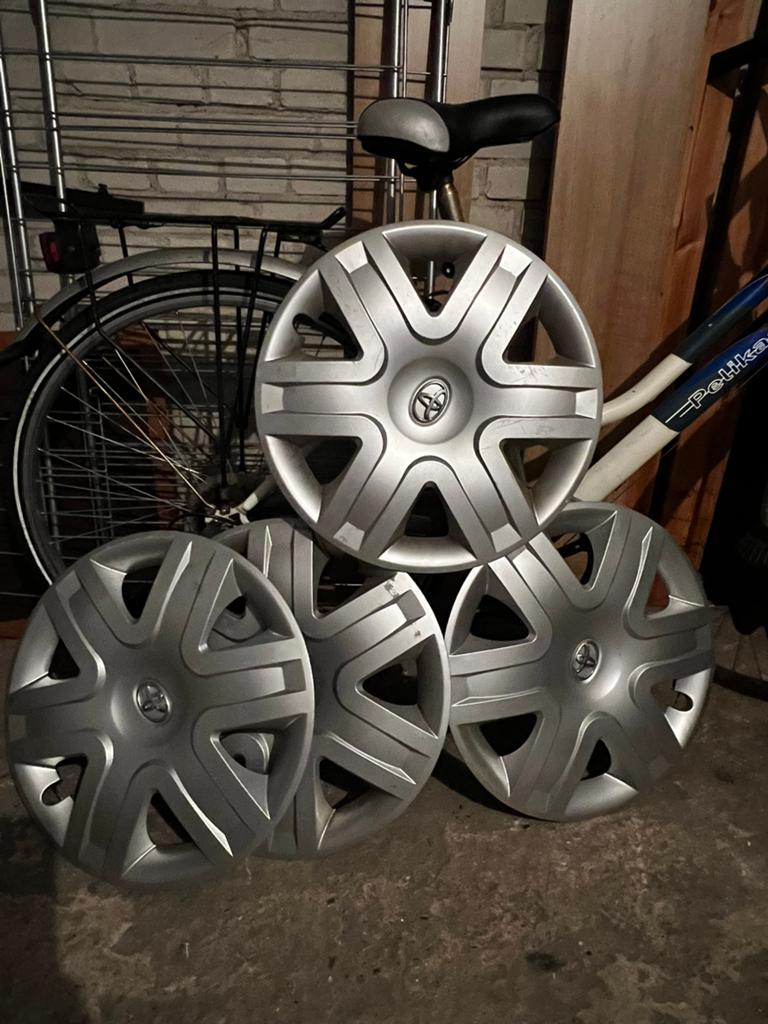 Dit zijn originele Toyota 16 inch wieldoppen, Auto diversen, Ophalen of Verzenden, Zo goed als nieuw
