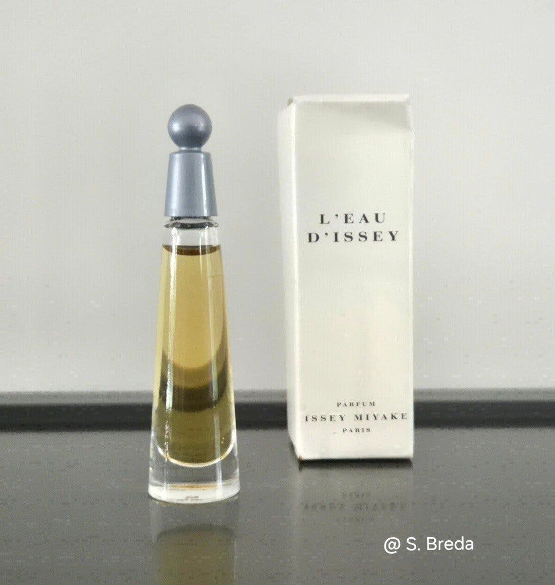 Issey Miyake - L'eau d'Issey - miniatuur met doosje, Verzamelen, Parfumverzamelingen, Ophalen of Verzenden, Zo goed als nieuw