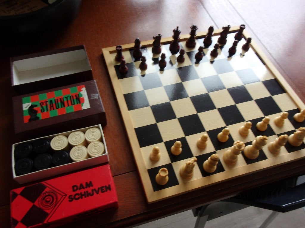 Houten DAM-SCHAAKBORD incl. Damschijven en Schaakstukken, Een of twee spelers, Ophalen of Verzenden, Nieuw