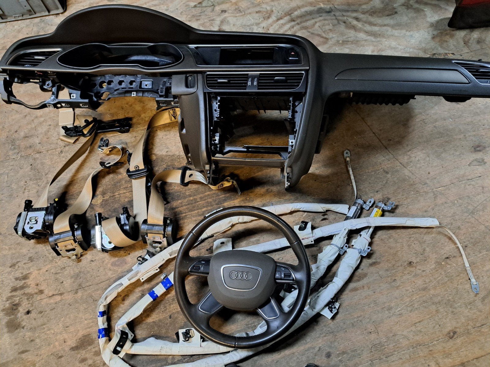 Airbagset audi a4 b8
Station
Bj 2013
Stuurairbag
Dashboard
G, Ophalen, Gebruikt, Audi
