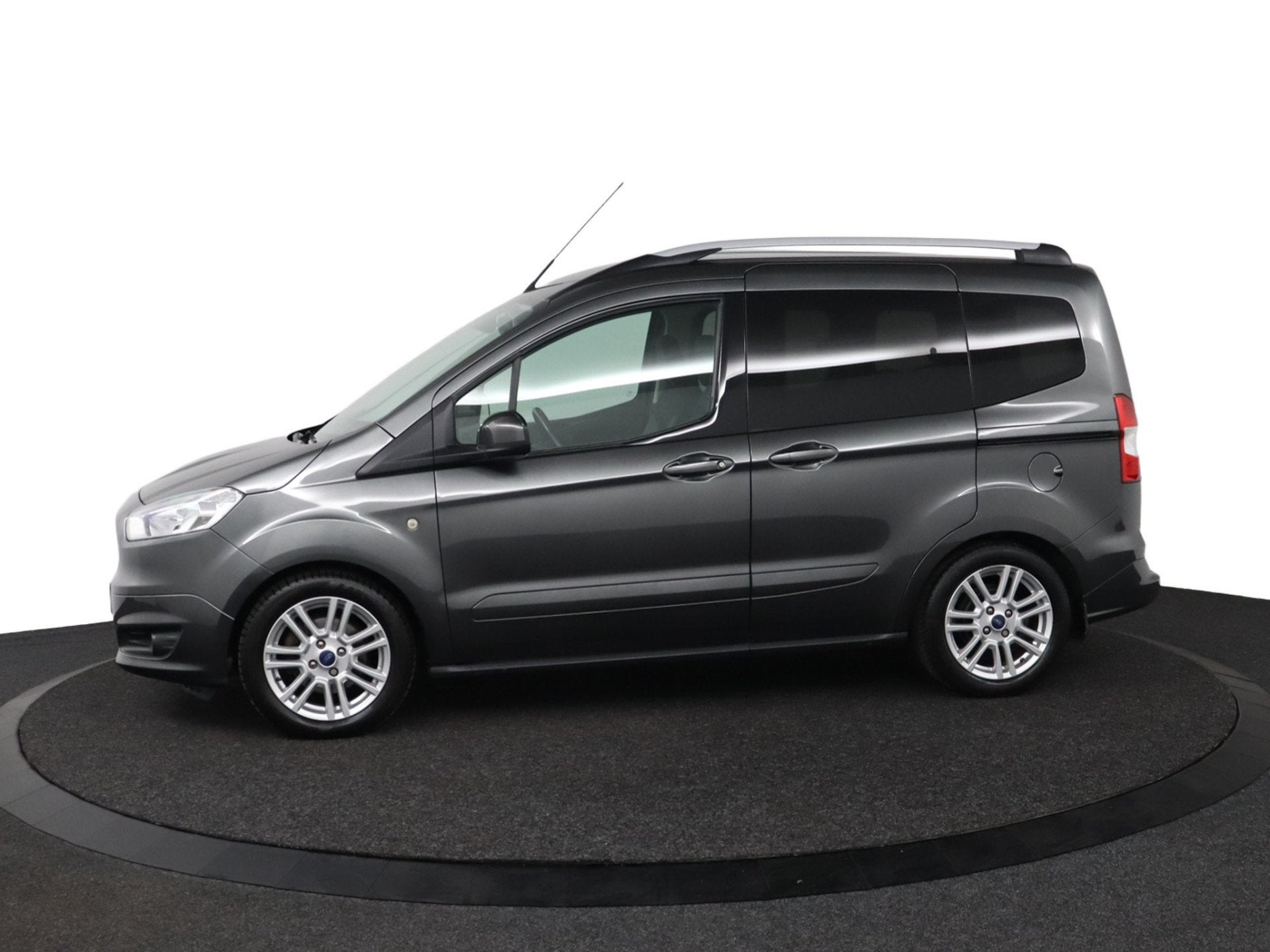 Ford Tourneo Courier 100pk titanium (bj 2017), Auto's, Ford, Voorwielaandrijving, Gebruikt, Euro 6, Bedrijf