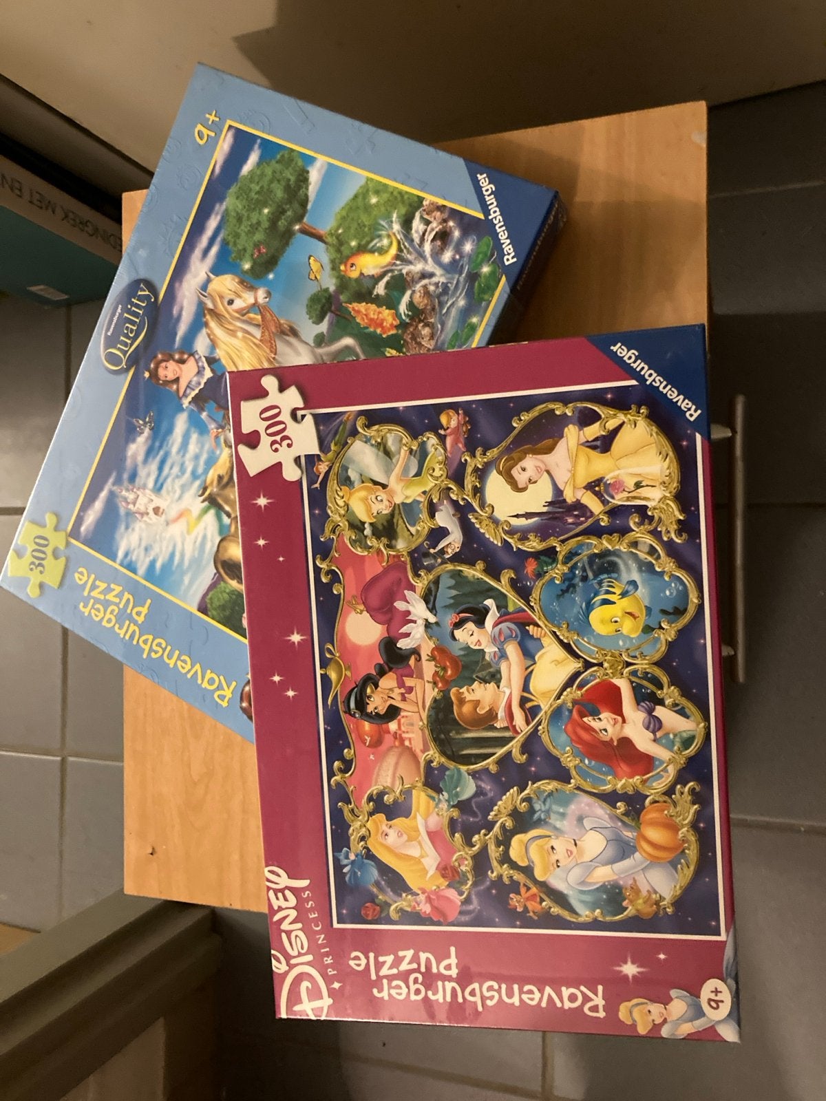 2 Ravensburger legpuzzels: Disney Prinsessen & Quality 300 s, Ophalen of Verzenden, Minder dan 500 stukjes, Gebruikt, Legpuzzel
