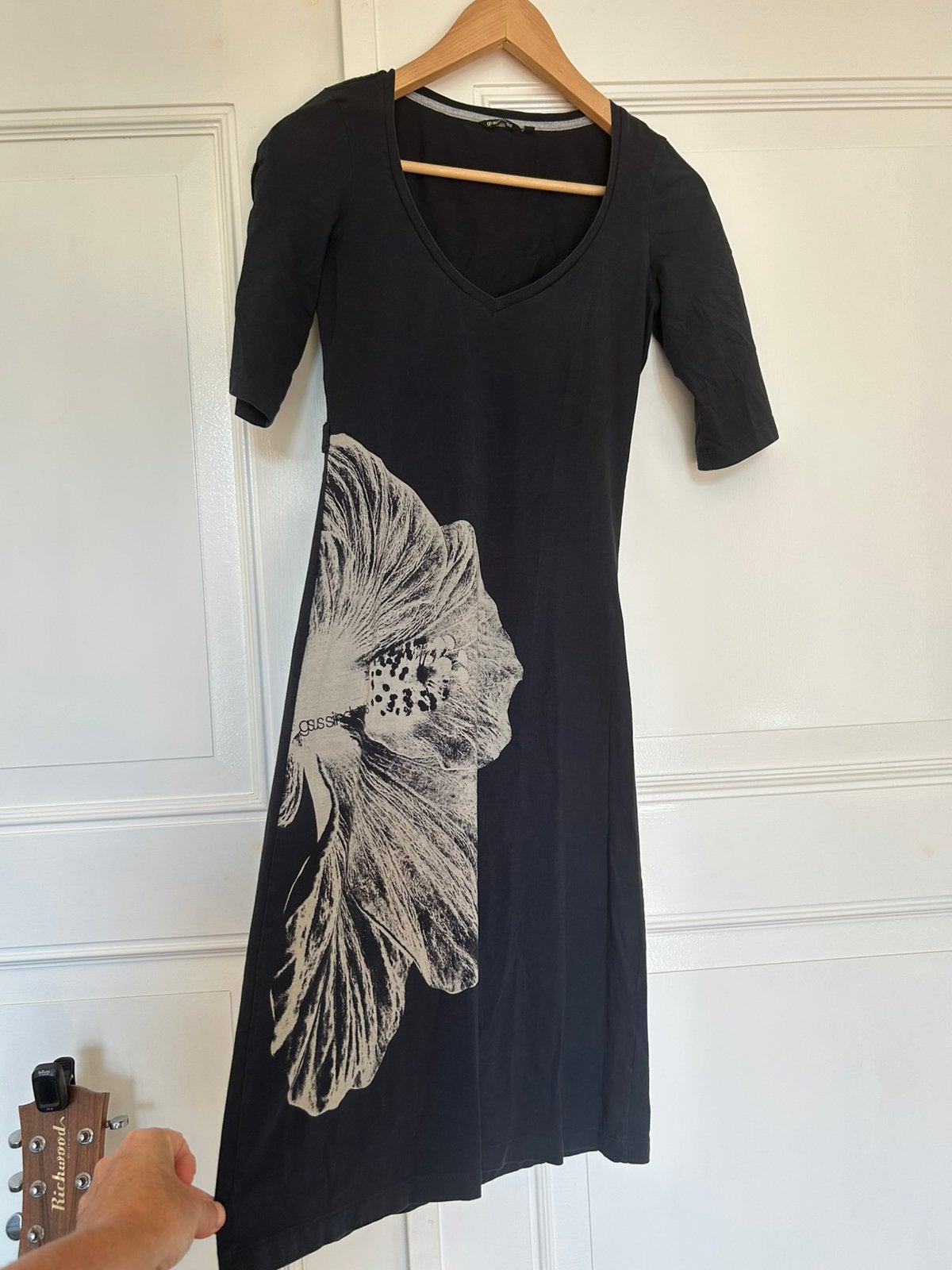 Gsus zwarte jurk met print XS, Kleding | Dames, Zwart, Ophalen of Verzenden, Maat 34 (XS) of kleiner, Gedragen