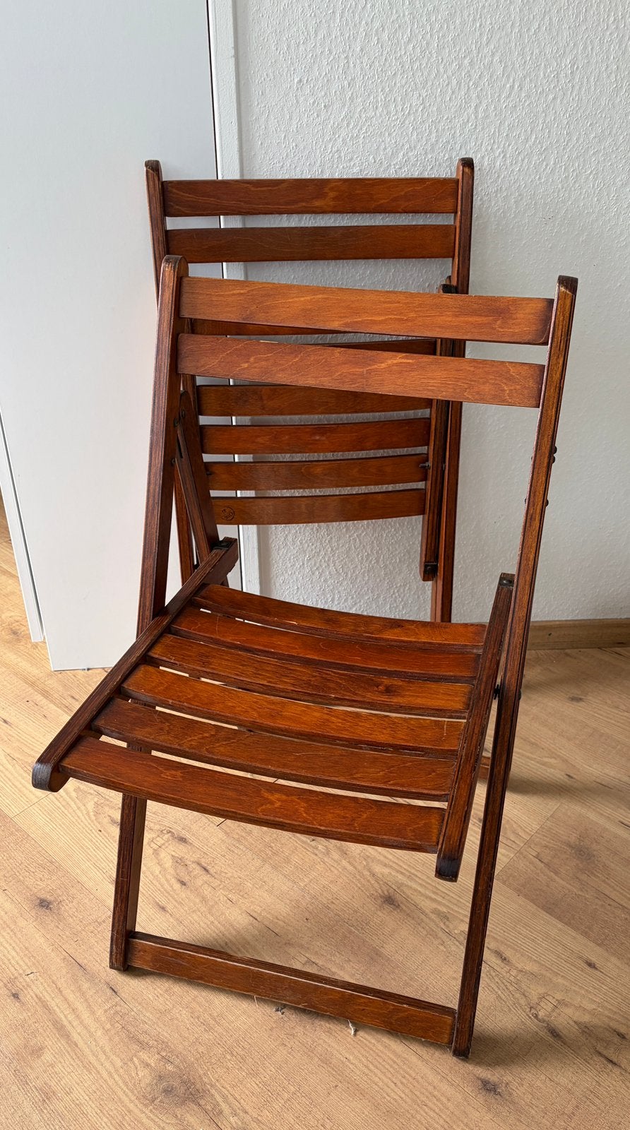 2 OTK vintage klapstoelen, Tsjecho-Slowakije, jaren 50, Huis en Inrichting, Stoelen, Ophalen, Gebruikt, Twee, Bruin