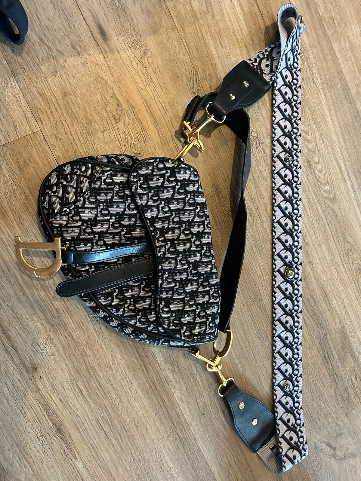 Dior Saddle Bag (replica) met lichte kras op de 'D', Sieraden, Tassen en Uiterlijk, Ophalen of Verzenden, Gebruikt, Zwart, Handtas