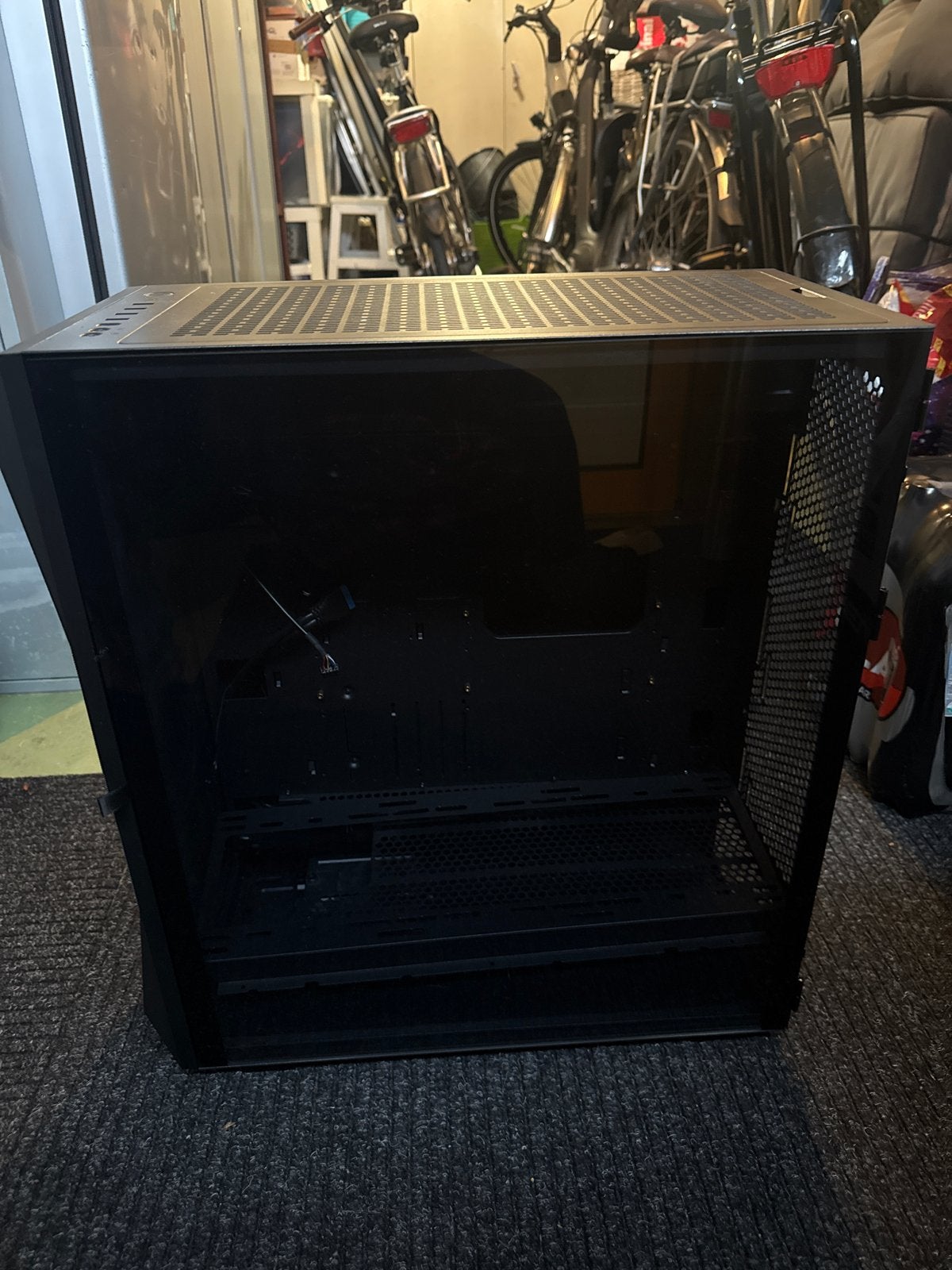 Sharkoon REV300 PC-behuizing - Zo goed als nieuw, Computers en Software, Ophalen, Zo goed als nieuw