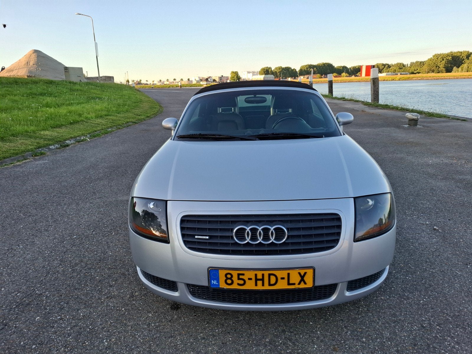 Audi TT 1.8 T Roadster Quattro 132KW 2001 Grijs, Auto's, Audi, TT, Zwart, 4 cilinders, Cabriolet