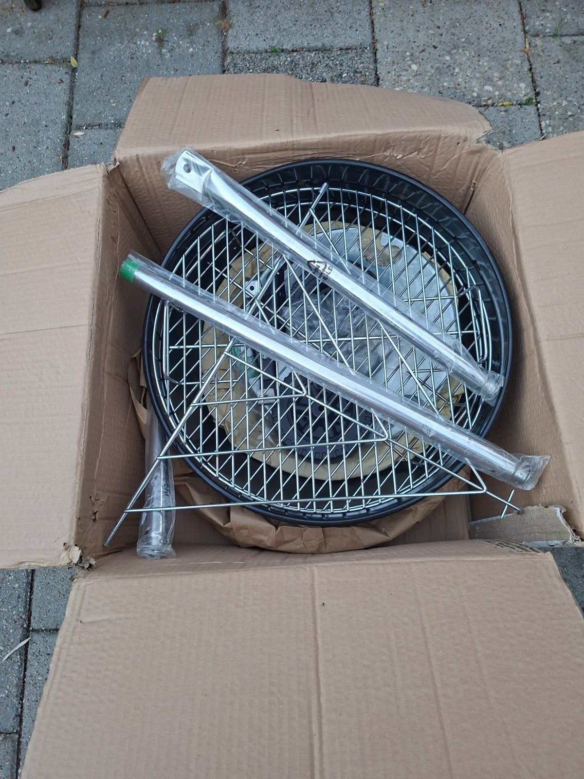 Nieuwe compacte houtskool barbecue, Ophalen, Nieuw, Onbekend
