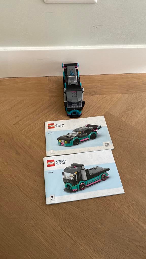 Lego vrachtwagen met race auto, Ophalen, Zo goed als nieuw