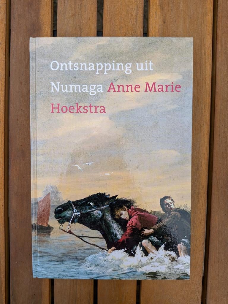 A.M. Hoekstra - Ontsnapping uit Numaga, Boeken, Ophalen of Verzenden, Zo goed als nieuw, A.M. Hoekstra
