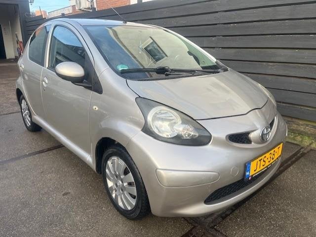 Toyota Aygo 1.0-12V Access AIRCO/5 DEURS/NIEUWE APK!, Voorwielaandrijving, Euro 5, Stof, Gebruikt