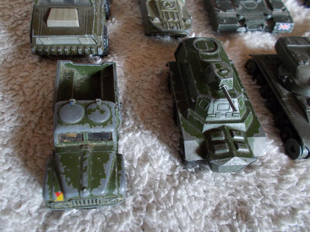 Jr 50/60. KAVEL DINKY TOYS E.A. * 8 X MILITAIR IN 1 KOOP!, Ophalen of Verzenden, Gebruikt, Bus of Vrachtwagen, Dinky Toys