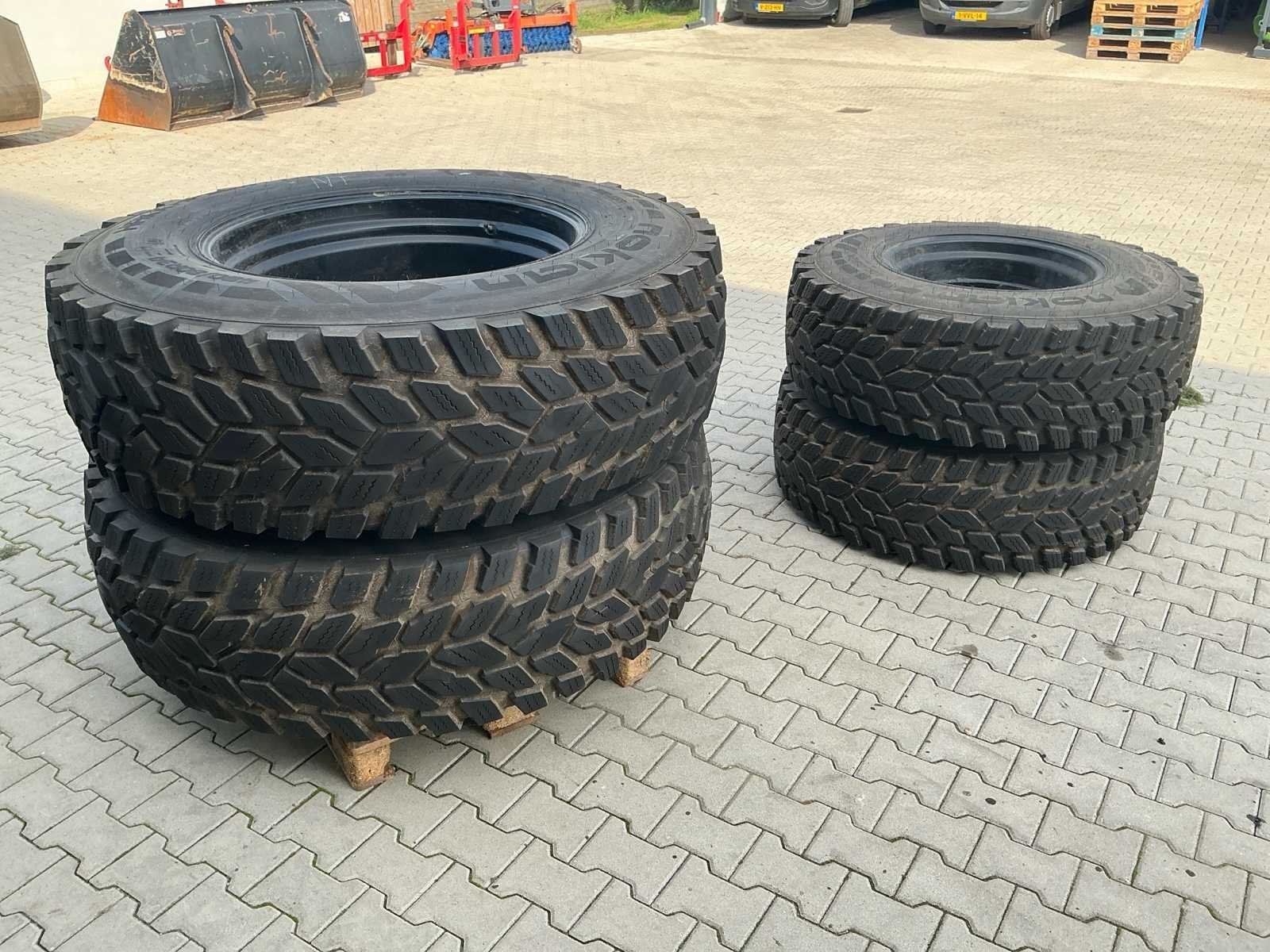 Set 4 Nokian Hakkapeliitta TRI tractorbanden met stalen velg