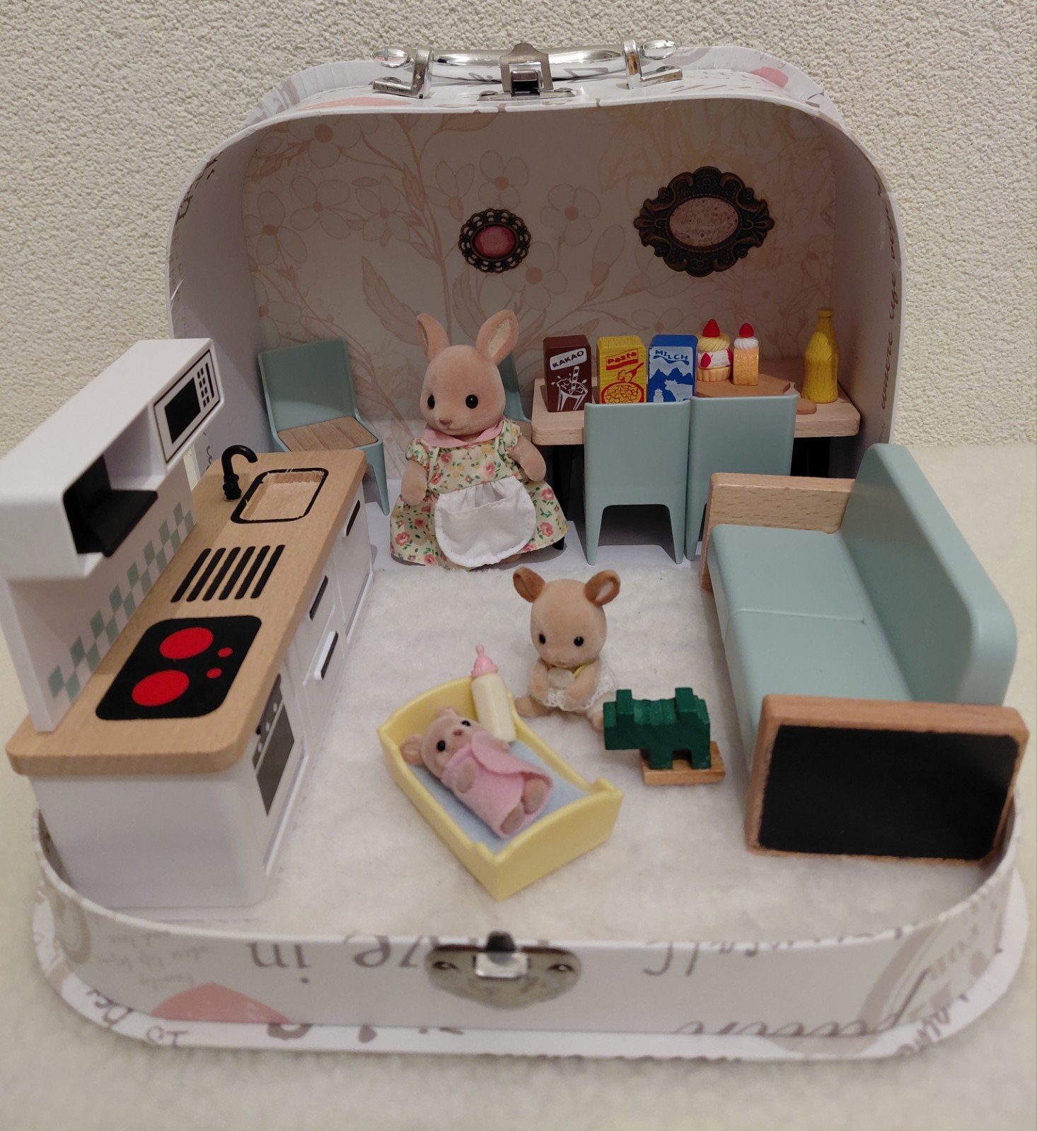 Leuke Meeneem Poppenhuis Koffertje met Inhoud., Ophalen of Verzenden, Poppenhuis
