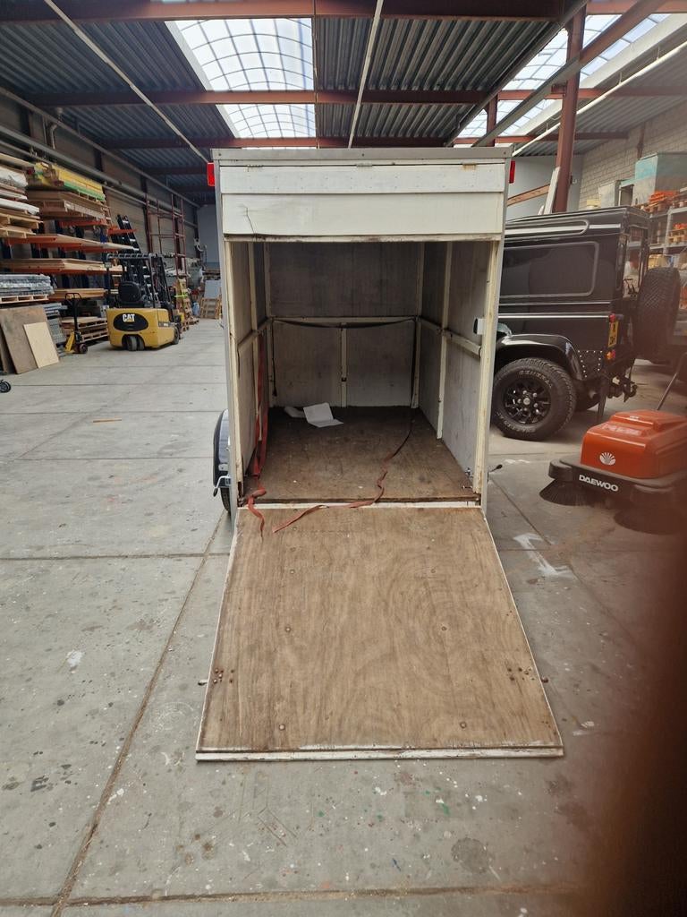Gesloten aanhanger met laadklep, Ophalen, Gebruikt