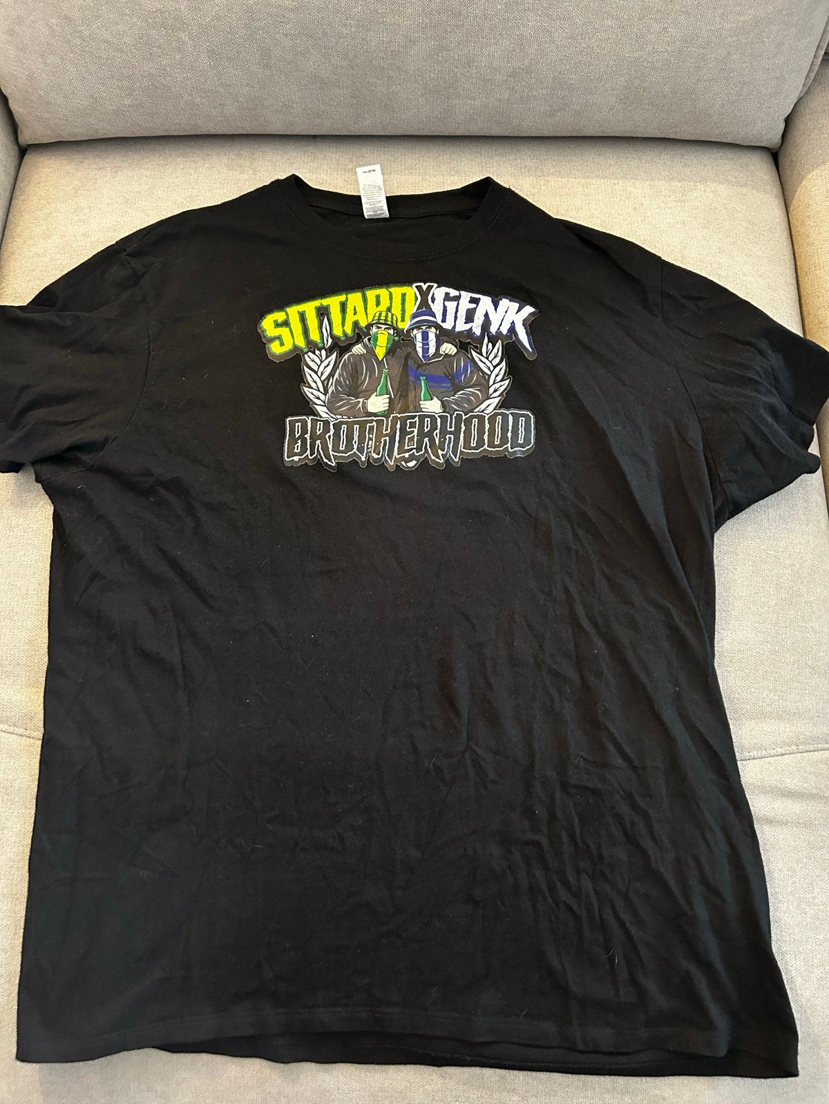 T-shirt Fortuna Sittard - KRC Genk Brotherhood XXL, Ophalen of Verzenden, Zo goed als nieuw, Overige binnenlandse clubs, Shirt