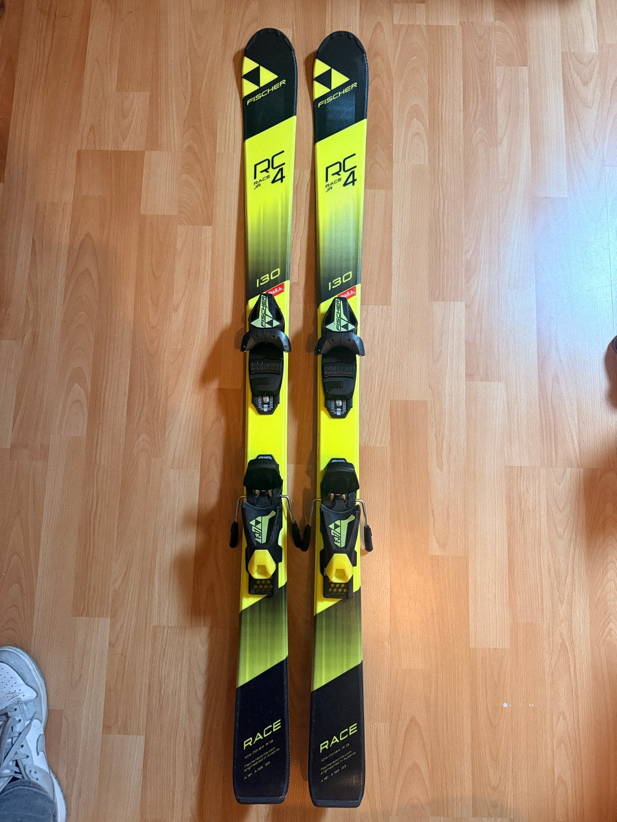 Fischer RC4 Race Jr. ski's 130 cm met skischoenen maat 37, Sport en Fitness, Ophalen, 100 tot 140 cm, Skiën, Ski's