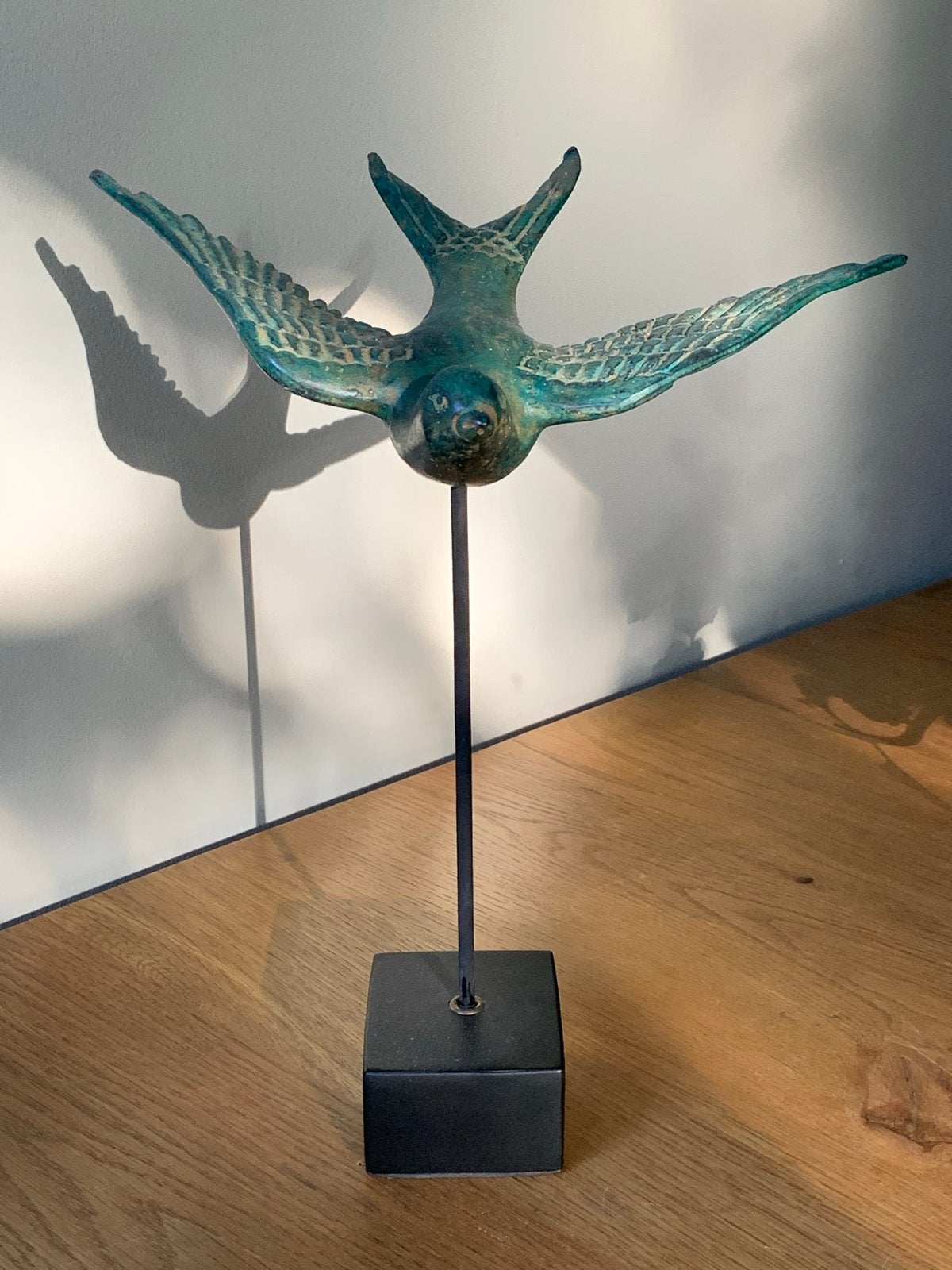 Bronzen Zwaluw op Sokkel - 24 cm Hoog, Ophalen of Verzenden, Brons, 20 - 50 cm, Op sokkel