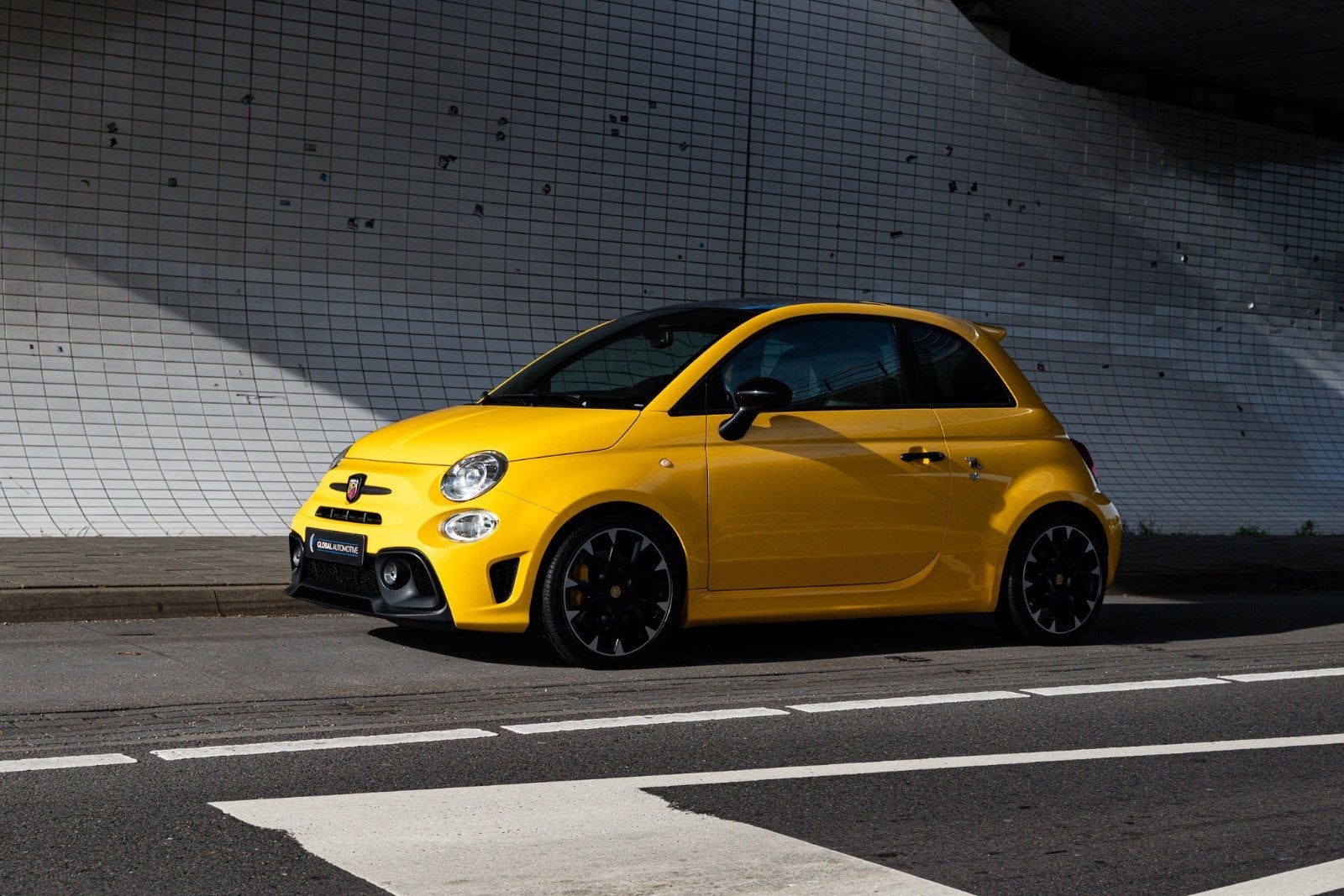 Abarth 500 1.4 T-Jet Competizione - CARBON SABELT - SCHUIFDA, Auto's, Voorwielaandrijving, Zwart, 4 cilinders, 4 stoelen