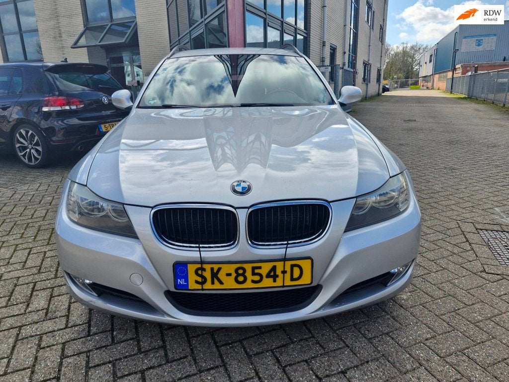 BMW 3-serie Touring 318i Bj.2011 Kmst.284690 met APK tot 09-, Auto's, BMW, Euro 5, Zwart, Handgeschakeld, 1405 kg