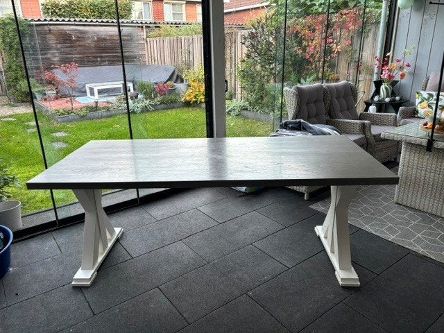 Eettafel grijs met wit onderstel