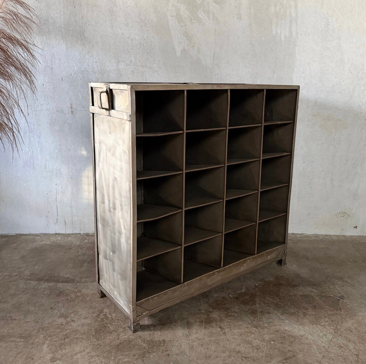 Oude industriële vakkenkast, vintage kast, dressoir, Ophalen