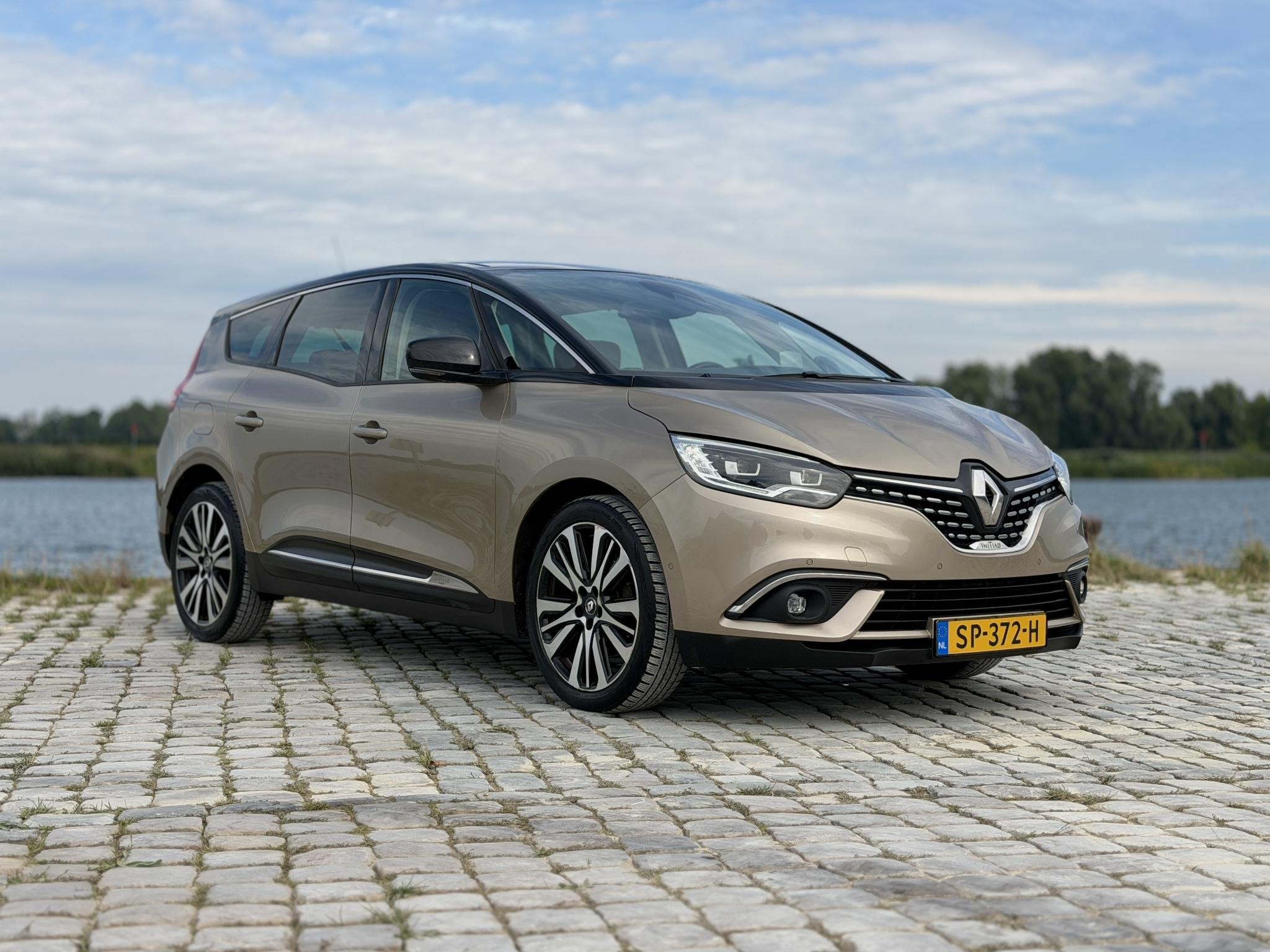 Renault Grand Scénic 1.3 TCe Initiale Paris|Nieuwe Ketting|, Auto's, Renault, Gebruikt, Euro 6, 4 cilinders, 1465 kg