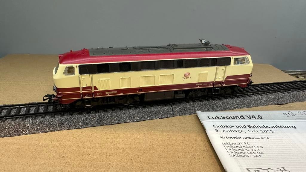 13 Fleischmann br 218 217-8 DB rood beige dig sound ho, Fleischmann, Ophalen of Verzenden, Zo goed als nieuw, Gelijkstroom