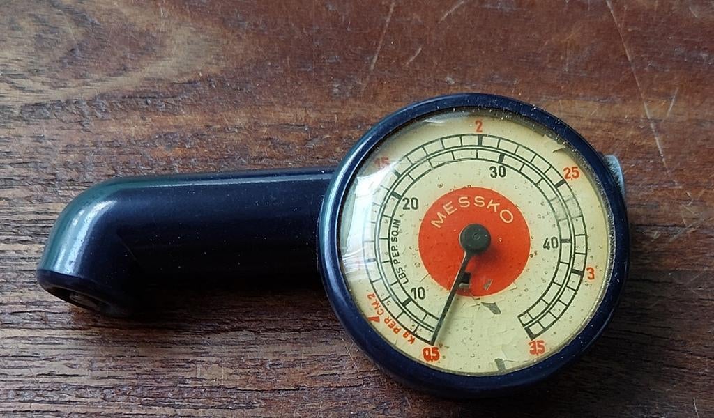 Vintage bandenspanningmeter, Messko, Ophalen of Verzenden