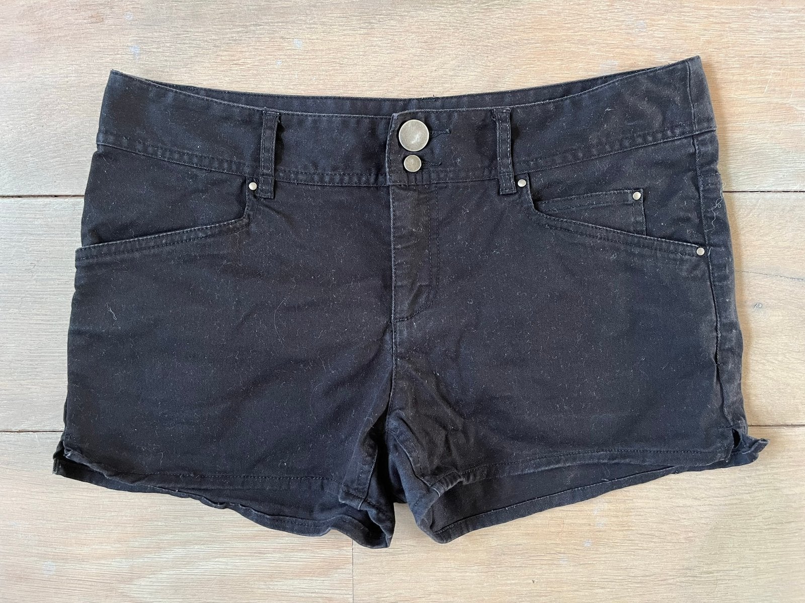 Alto 42 zwarte shorts studs asymmetrisch H&M alternatief, H&M, Zwart, Ophalen of Verzenden, W33 - W36 (confectie 42/44)