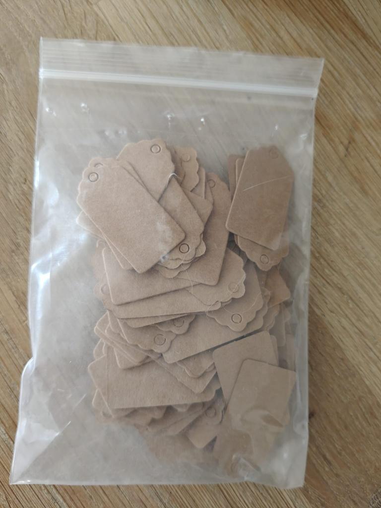 Kartonnen labels twee soorten zie foto's, Ophalen