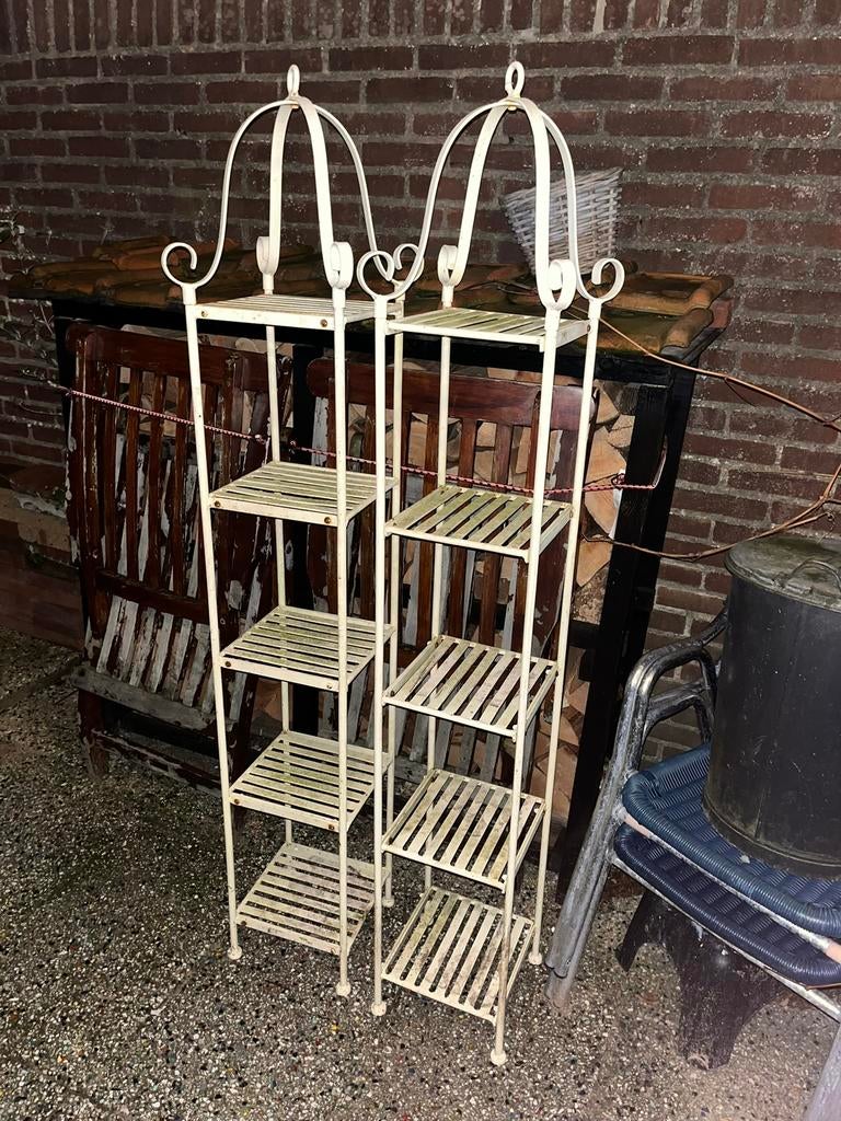 Prachtige brocante etageres, kunnnen ook in tuin, Ophalen, Gebruikt