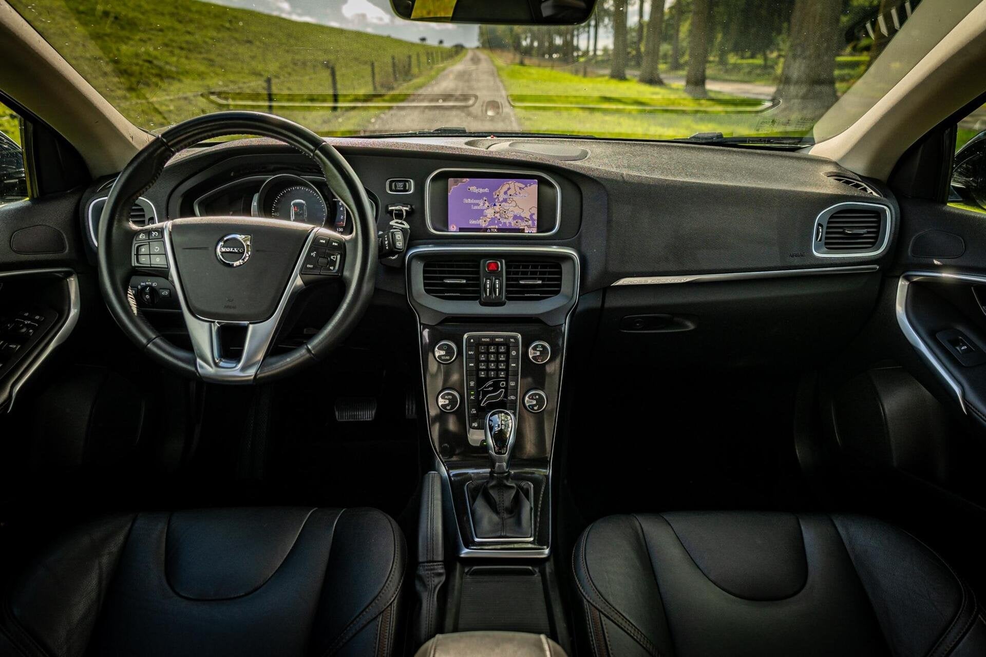 Volvo V40 Cross Country 1.5 T3 Polar+ Luxury|Dealeronderhoud, Dealer onderhouden, Euro 6, 4 cilinders, 152 pk