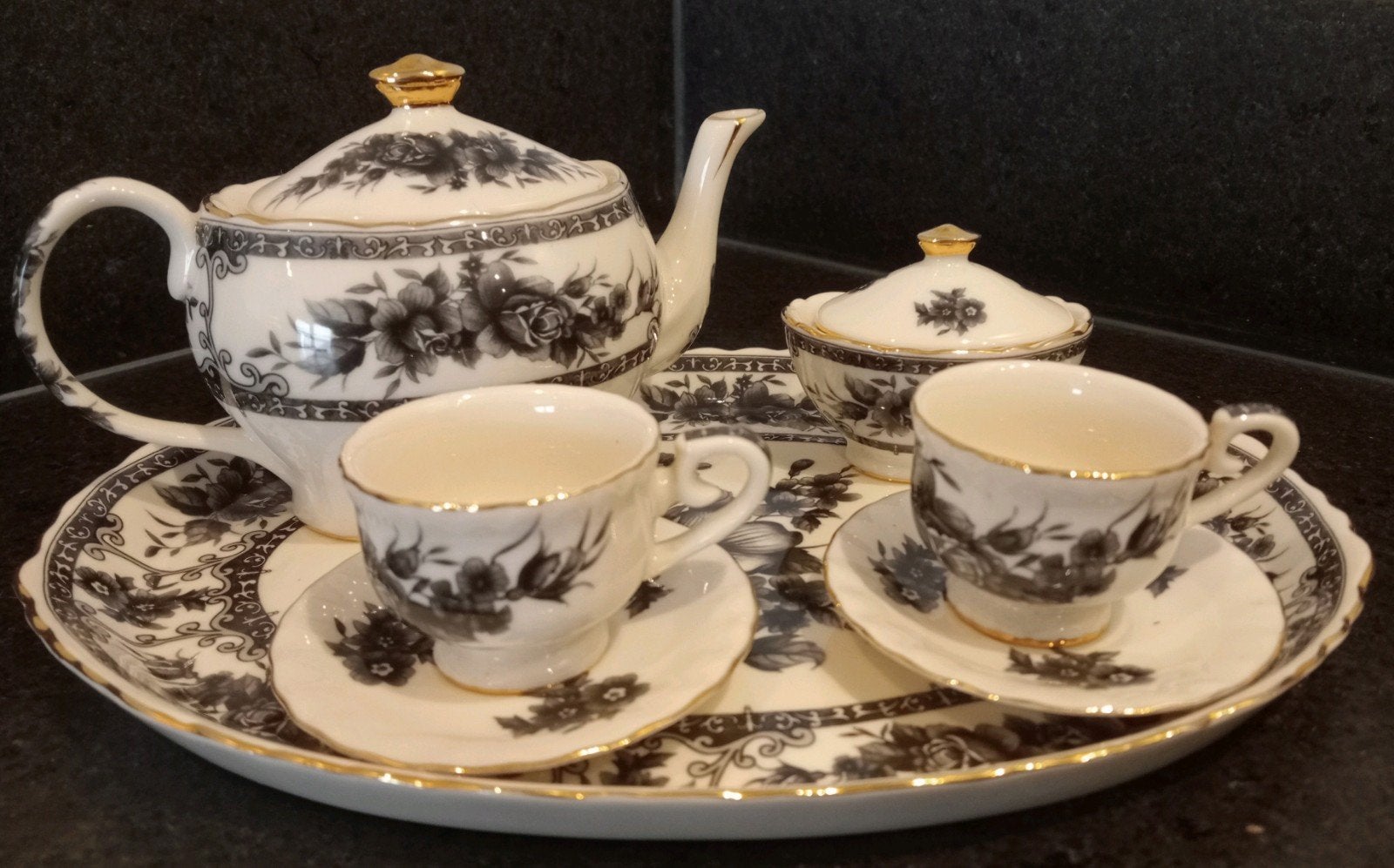Regal Porselein Mini Servies - Grijs/Wit en Goud Randje, Ophalen of Verzenden