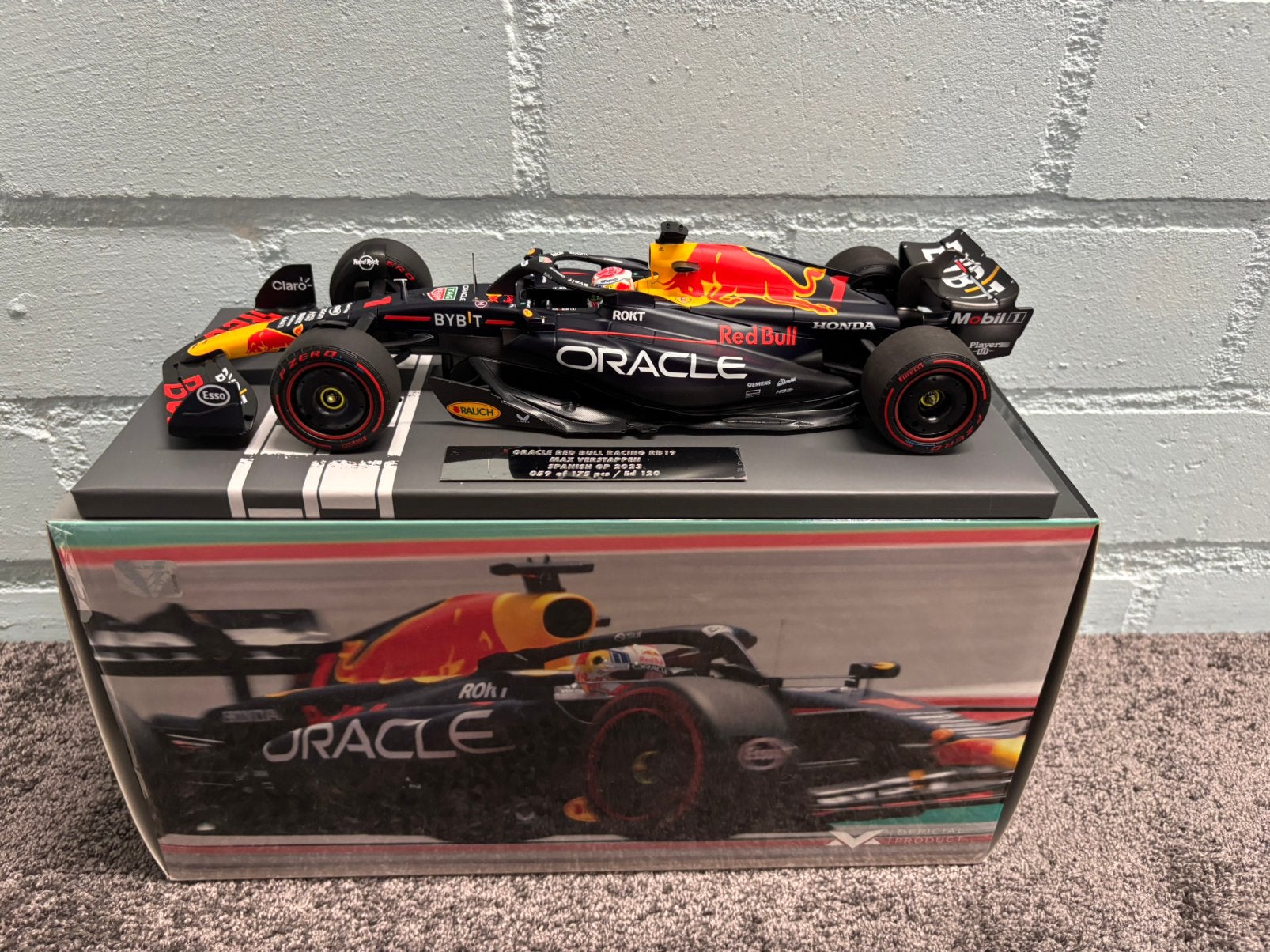 Max verstappen RB19 spanje 2023 1:18 model, Ophalen of Verzenden, Zo goed als nieuw, Formule 1