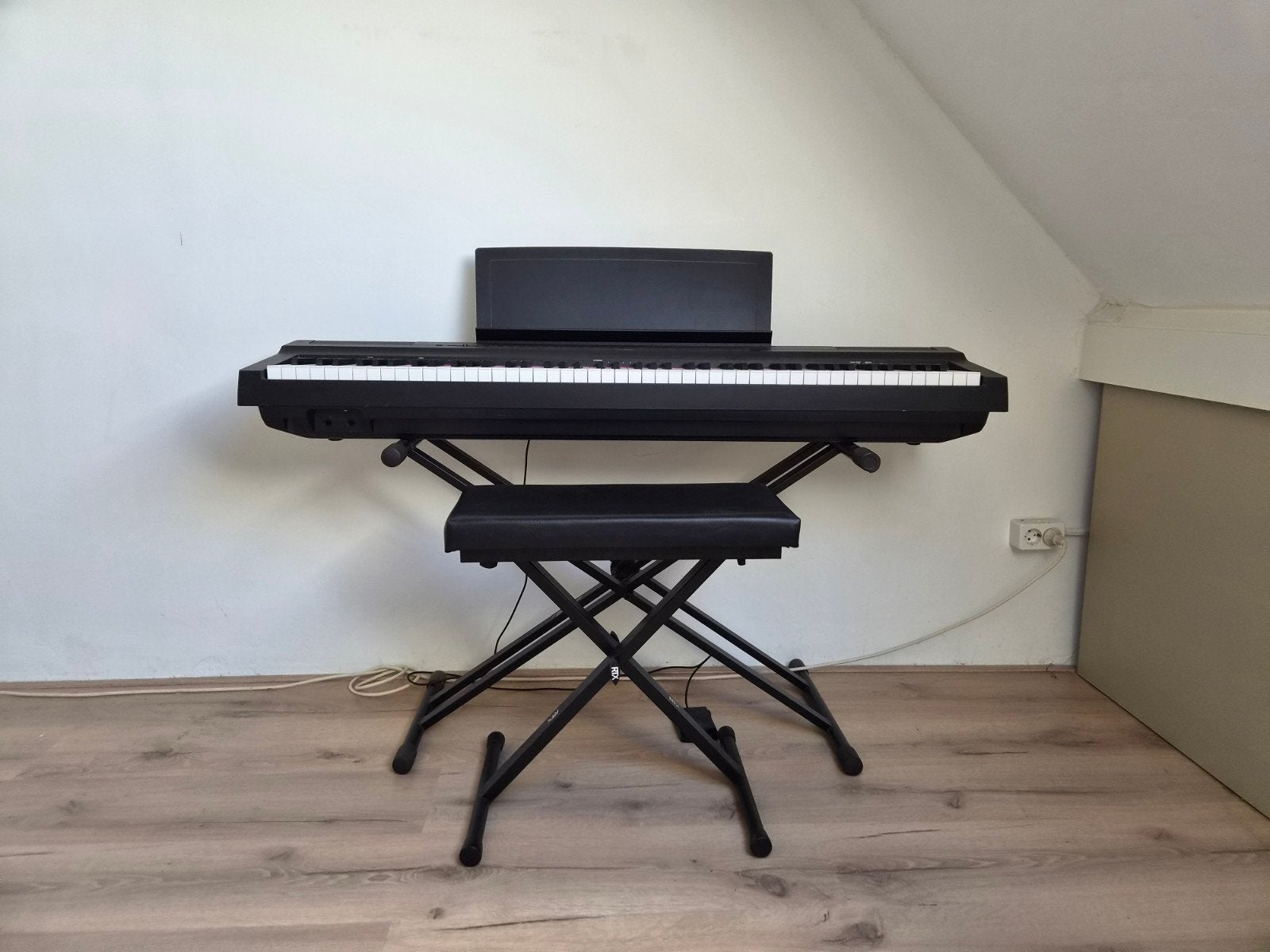 Yamaha Digital Piano P-125 met standaard en kruk, Ophalen, Zwart, Digitaal, Zo goed als nieuw
