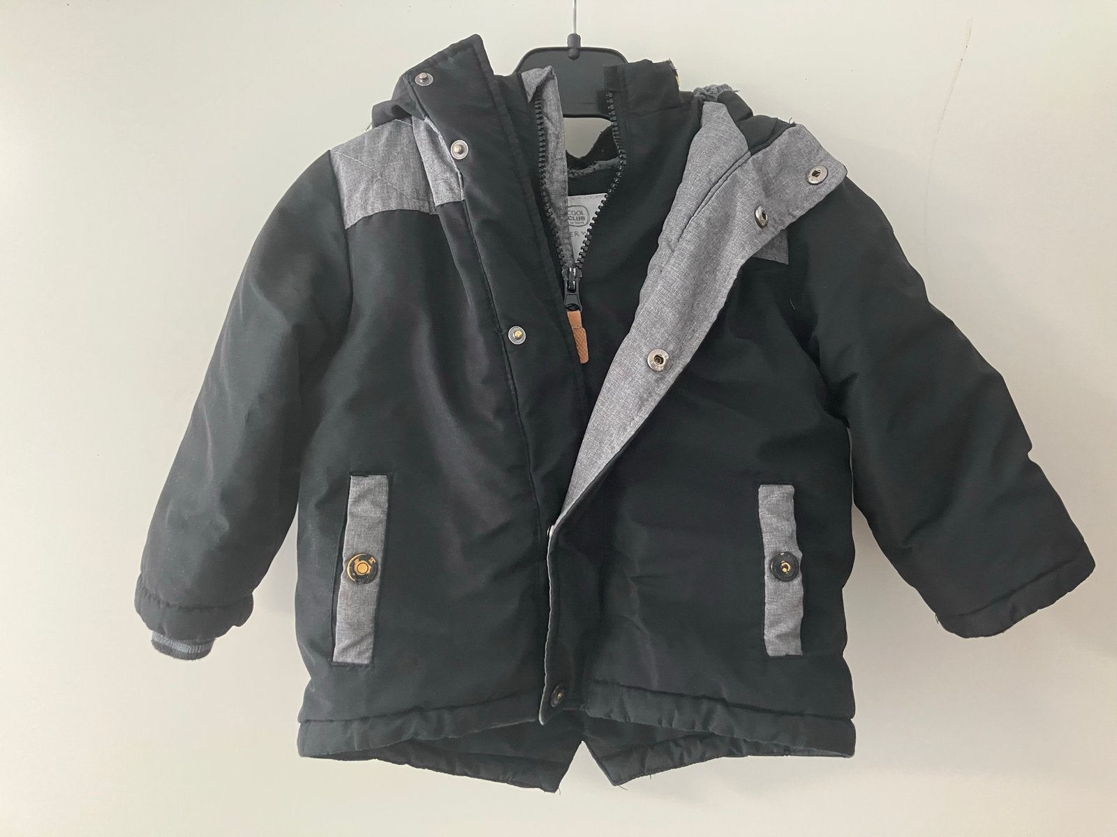 Cool Club Winterjas Maat 86 - Zwart/Grijs met Teddyvoering, Kinderen en Baby's, Babykleding | Maat 86, Ophalen of Verzenden, Gebruikt