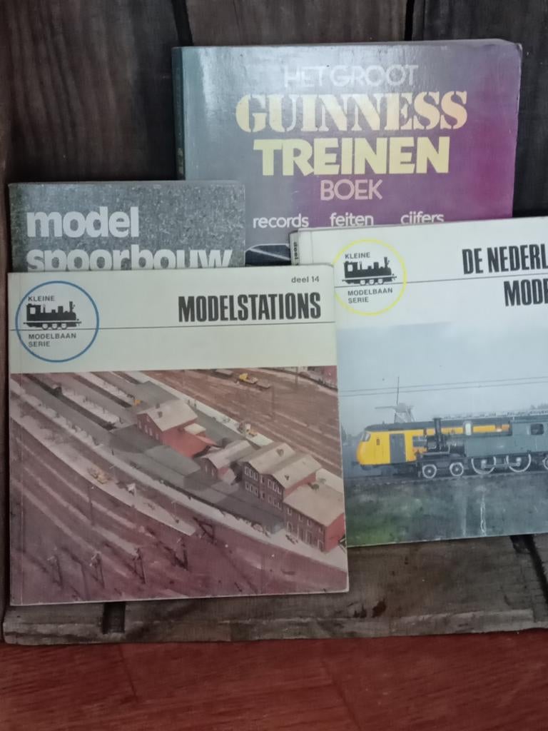 Boeken over treinen en modelspoorbouw (5 stuks), Ophalen of Verzenden, Gelezen, Overige onderwerpen, Diverse auteurs