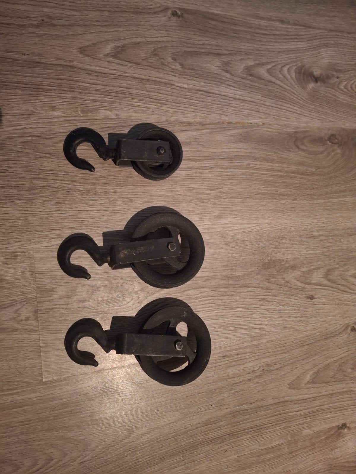 Set van 3 vintage gietijzeren katrollen met haak, Ophalen, Nieuw, Handmatig