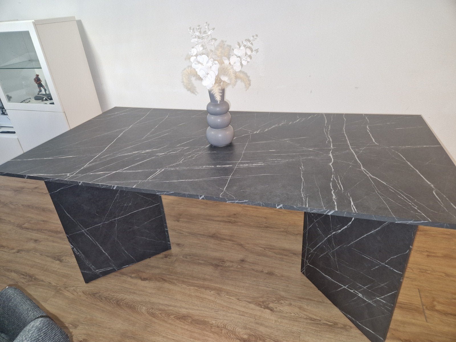 Moderne Eetkamerset: Tafel met 4 Grijze Stoelen, Huis en Inrichting, Ophalen, Zo goed als nieuw, Stof, Vier