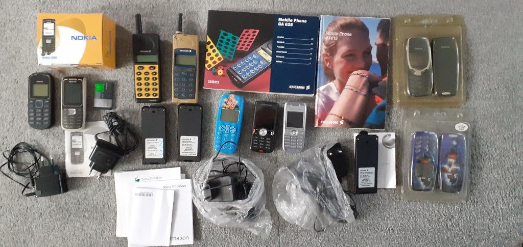 12 oude gsm's +opladers+accu's=paar verpakkingen alles €50, Ophalen, Gebruikt, Overige modellen, Geen camera