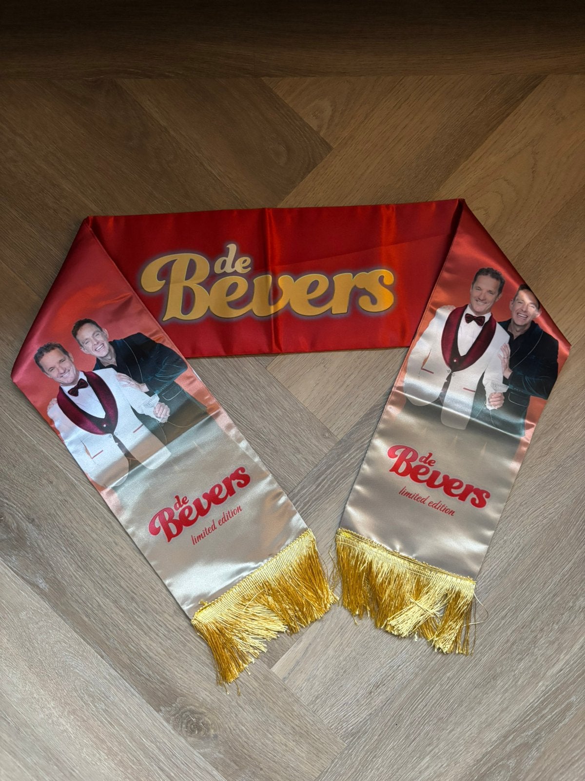 De Bevers limited edition sjaal merchandise, Ophalen of Verzenden, Nieuw, Tv, Kleding