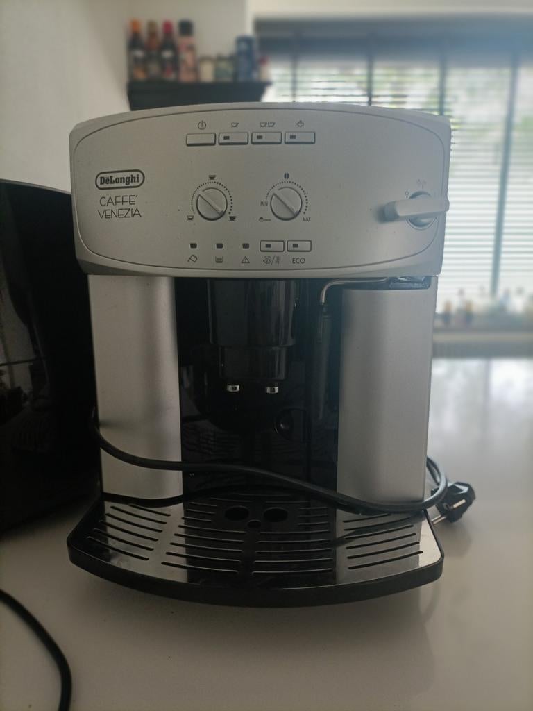 DeLonghi Caffe Venezia Volautomatische Espressomachine, Ophalen, Gebruikt, Espresso apparaat, Koffiebonen