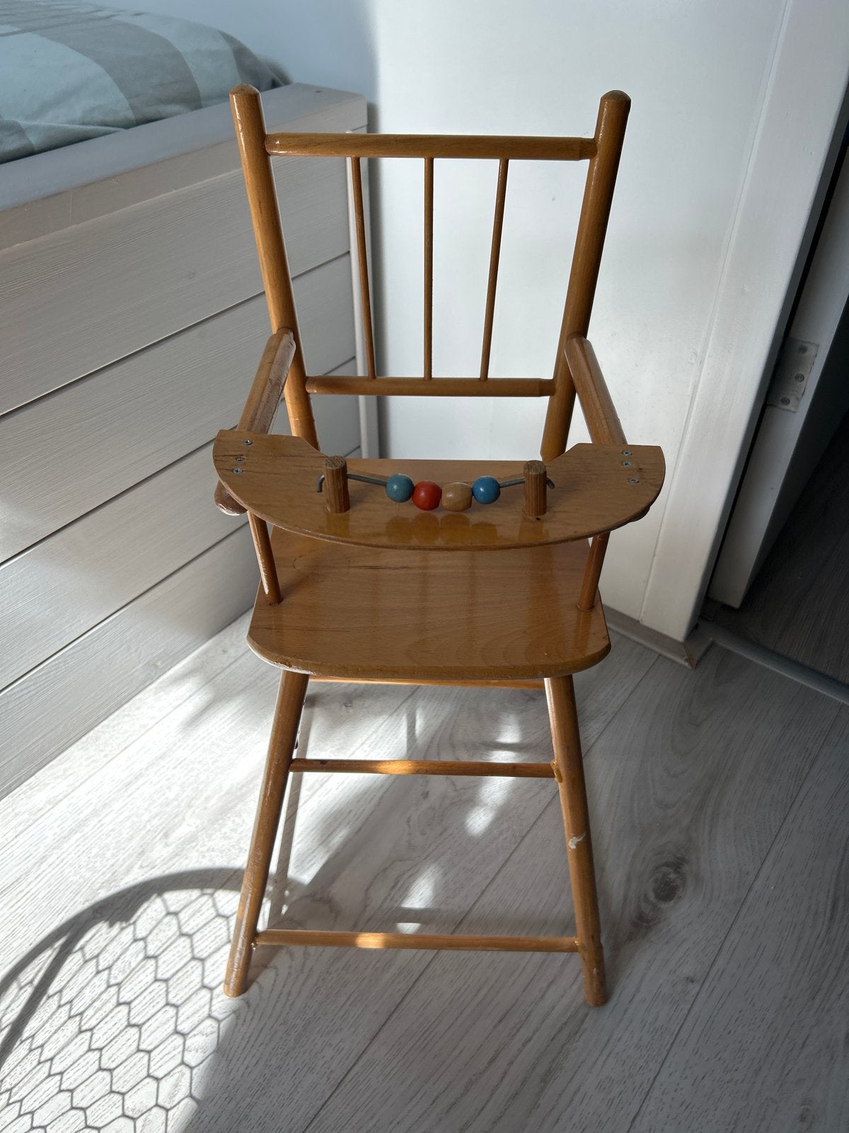 Poppenmeubels set: kast, bed, strijkplank, hoge stoel, box, Ophalen, Gebruikt, Overige typen